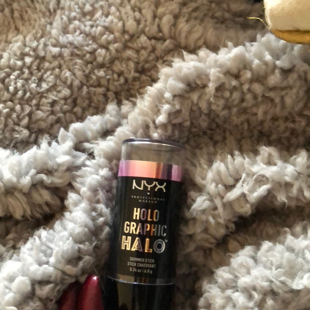 Nyx holographic halo highlighter